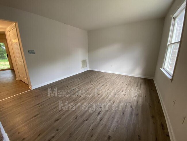 Foto del edificio - 184 Farrell Ln