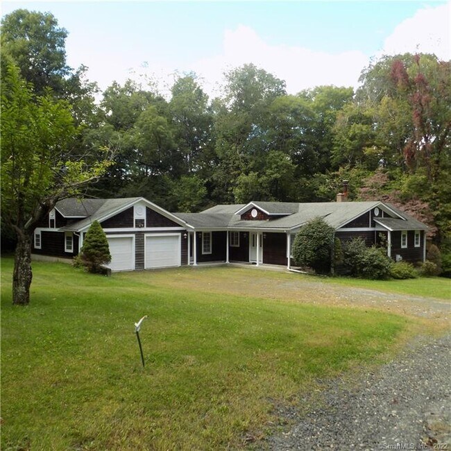 Foto del edificio - 64 Big Bear Hill Rd