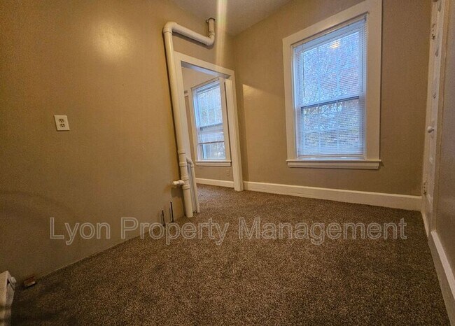 Building Photo - 338 Summer St