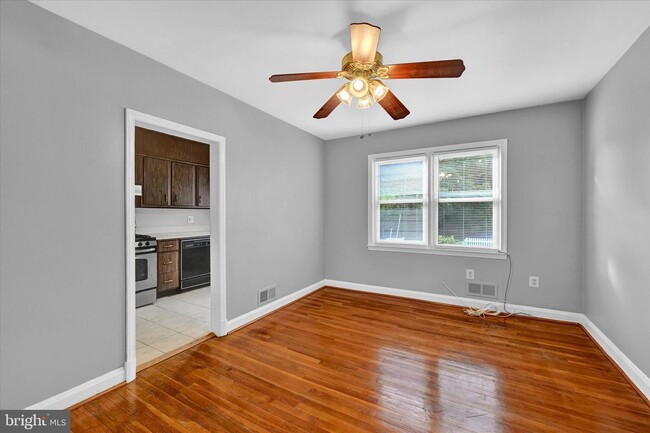 Building Photo - 1357 E Northern Pkwy