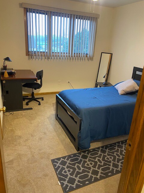 Building Photo - 8821 N Greenwood Ave