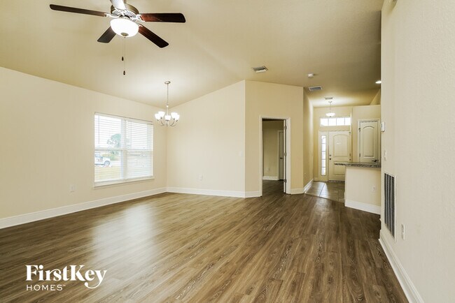 Foto del edificio - 813 NE 43rd Ln