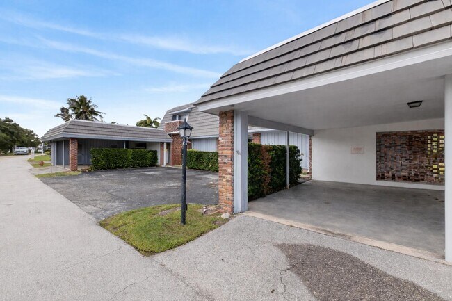 Foto del edificio - 423 Pine Tree Ct