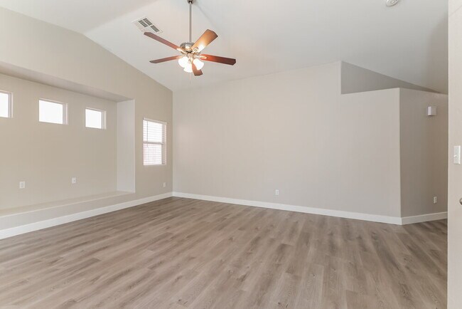 Building Photo - 415 River Glider Ave