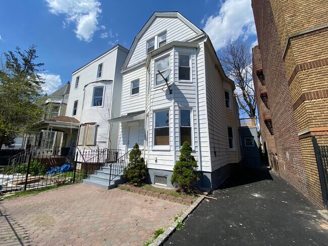 Building Photo - 339 Park Ave
