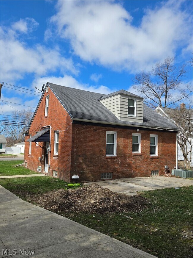 Foto del edificio - 1275 S Green Rd