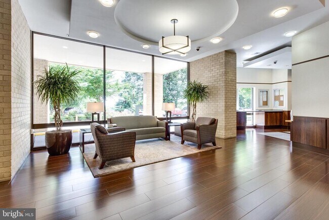 Foto del edificio - 307 Yoakum Pkwy