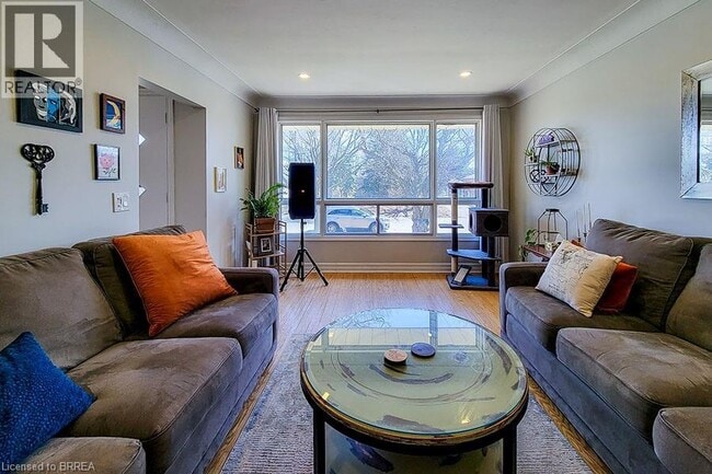 Building Photo - 25 Buckingham St