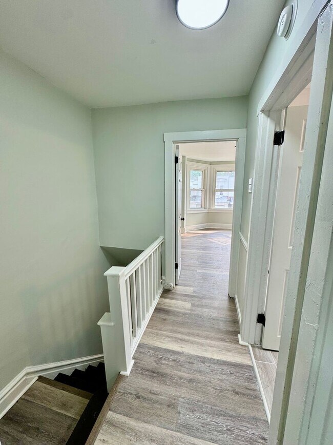 Building Photo - Charming 3-Bedroom Home in Southwest Phila...