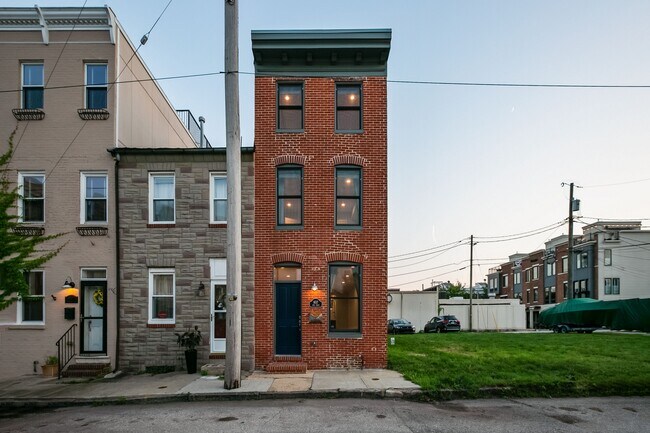 Building Photo - 1637 Cuba St