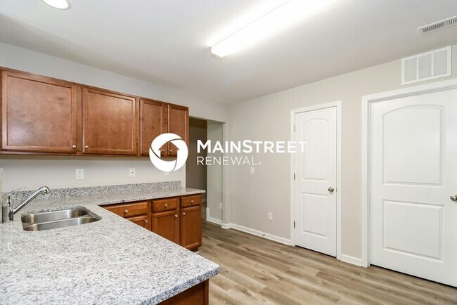 Foto del edificio - 4 Bedroom Pet-Friendly Home in Winston-Salem, NC with Main Street Renewal