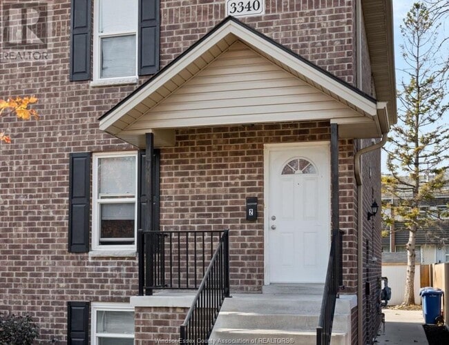 Building Photo - 3340 Bloomfield Rd
