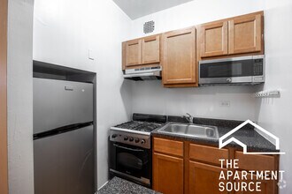 Building Photo - 948 W Cuyler Ave