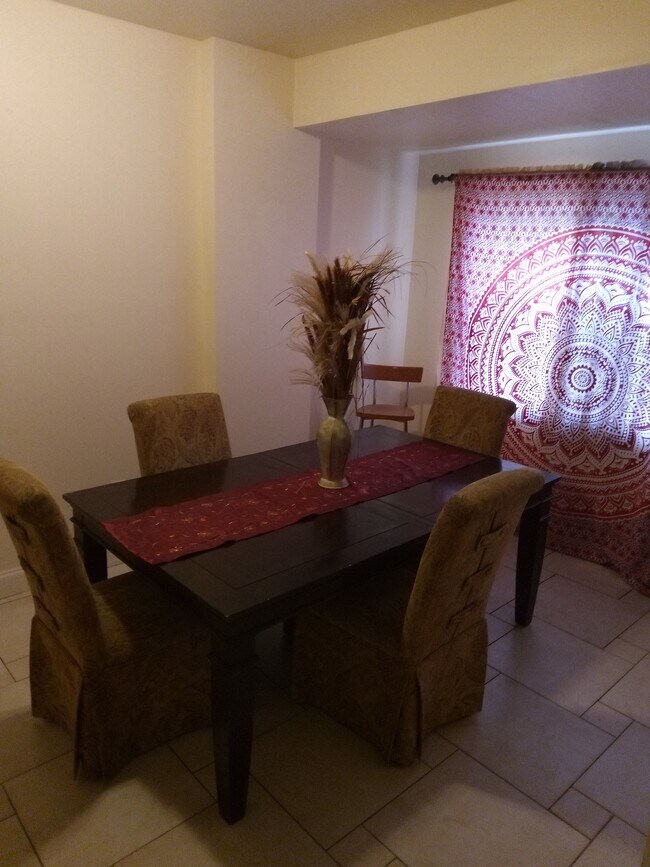 Foto del edificio - 709 Wisteria Ave