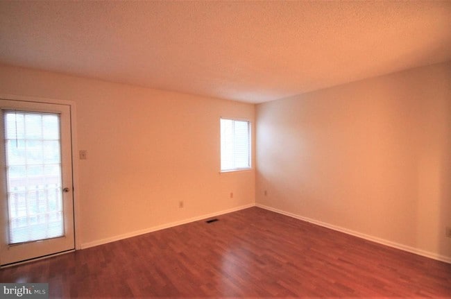 Building Photo - 304 Paddock Dr