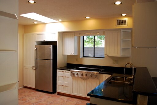 Building Photo - 5430 N Camino de las Brisas