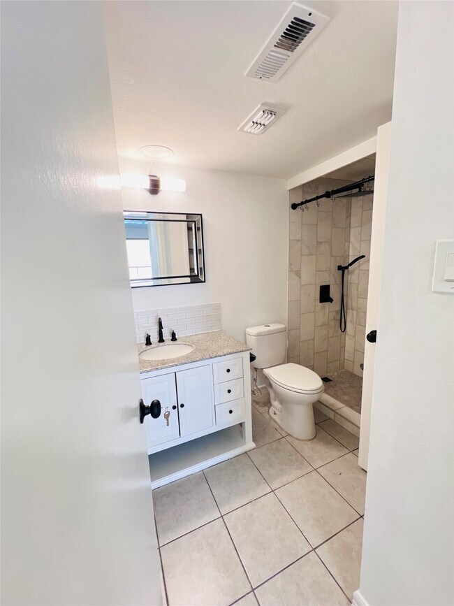 Foto del edificio - 2110 Wilcrest Dr