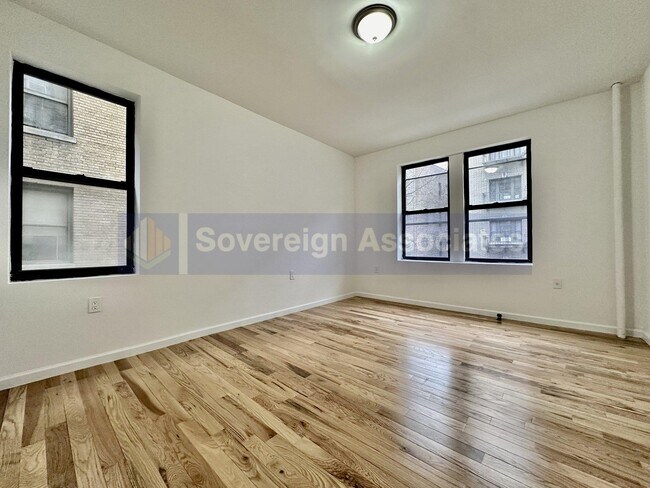 Foto del edificio - 44 Bennett Avenue