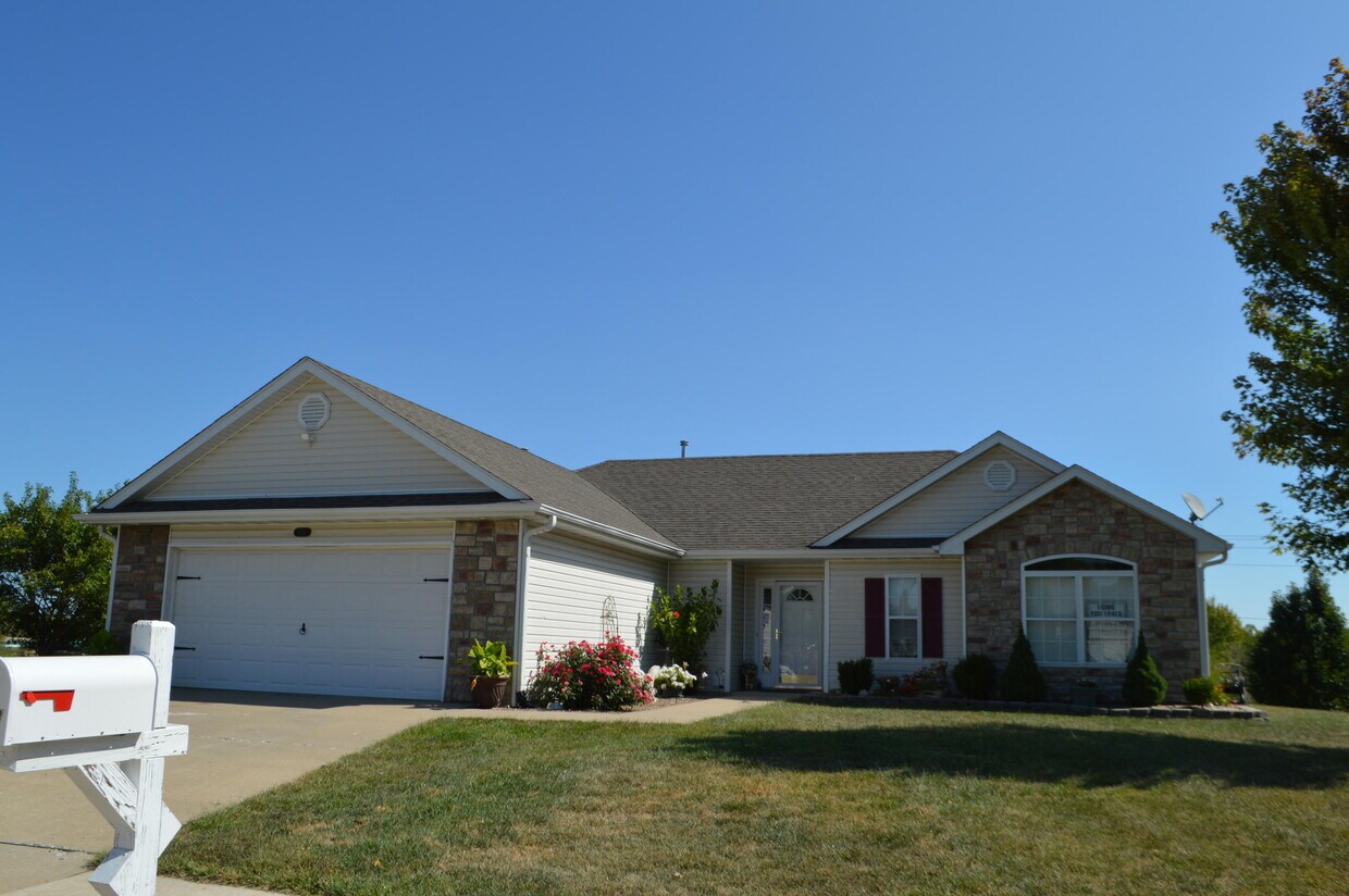 Primary Photo - 2213 Faulkner Ct