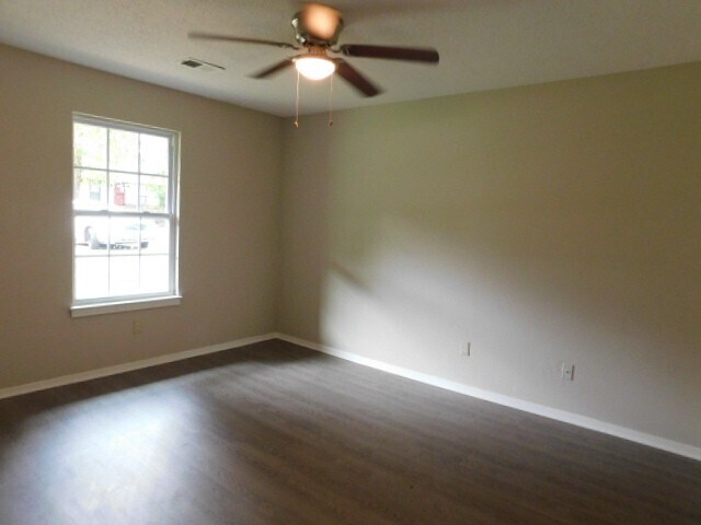 Foto del edificio - 3300 Greenway Dr
