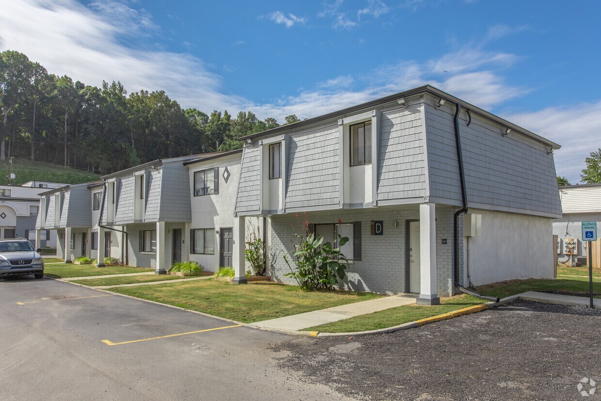 The Commons at Camp Creek Apartments in Atlanta, GA