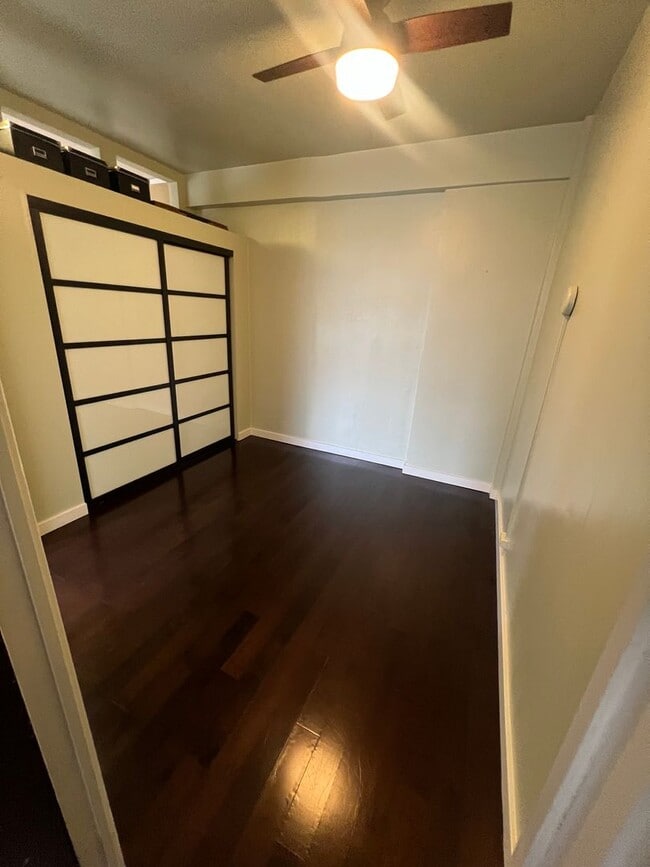 Building Photo - Historical 1922 Art Deco Building - 5th Floor 1 Bedroom, 1 Bath, All Utilities Included