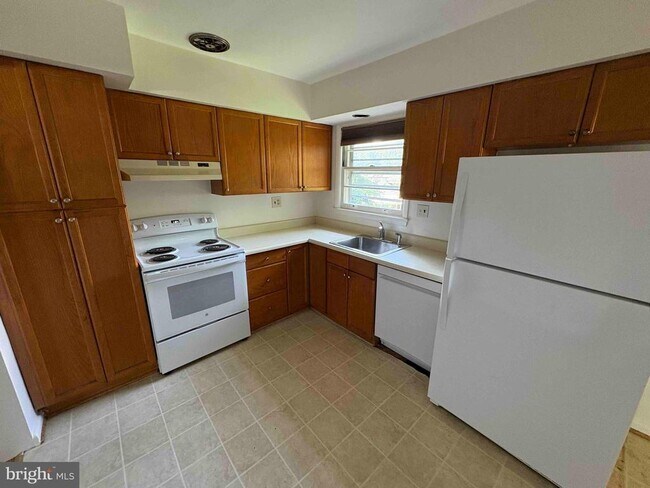 Foto del edificio - 9702 Singleton Dr