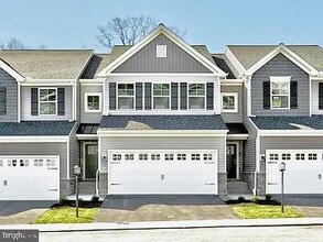 Building Photo - 1009 Blackstone Run