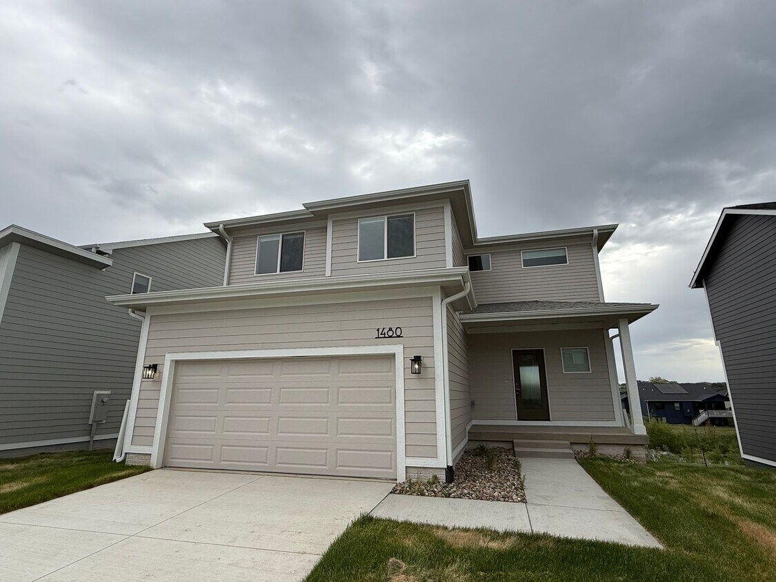 Foto principal - Luxury New Construction Home - Gorgeous Po...