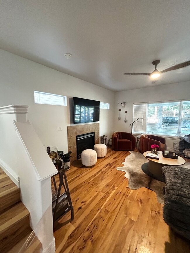 Building Photo - Charming 3-Bedroom home with 2 car garage in Prime Location