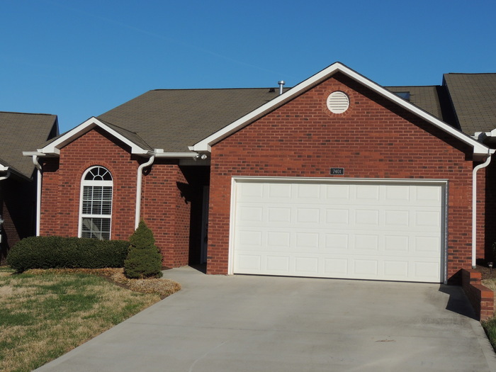 Foto principal - 3 bed, 2 bath, 2 car garage, ranch style t...