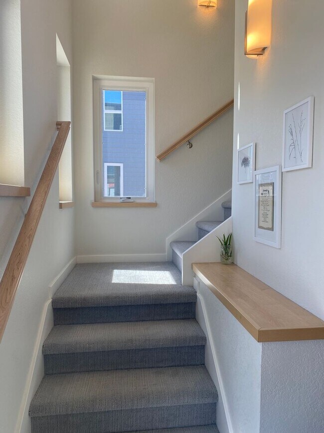 Building Photo - Lovely and  Immaculate 3 BR Home in Lafaye...