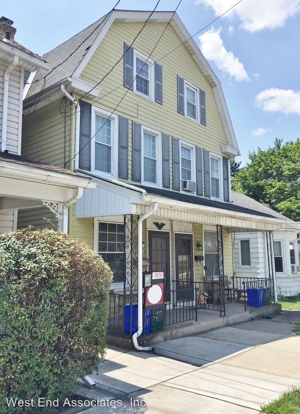Primary Photo - 2 br, 1 bath House - 206 E Washington Ave