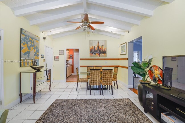 Foto del edificio - 8200 Harding Ave