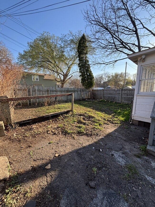 Foto del edificio - 472 Case Ave