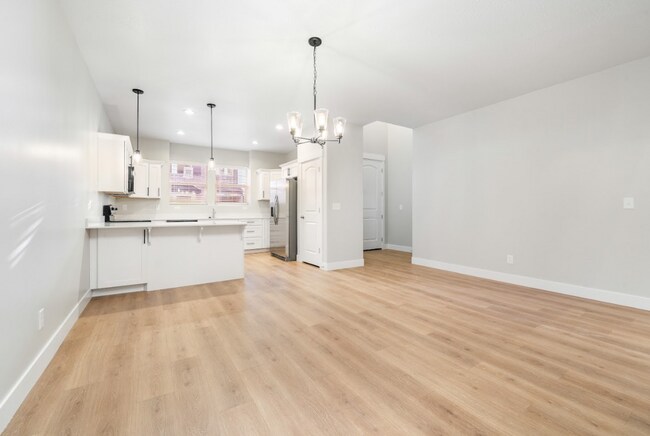 Building Photo - Bright & Modern 3-Bed Townhome in Prime Le...