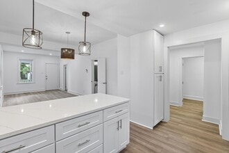 Building Photo - 3802 Parkwood St