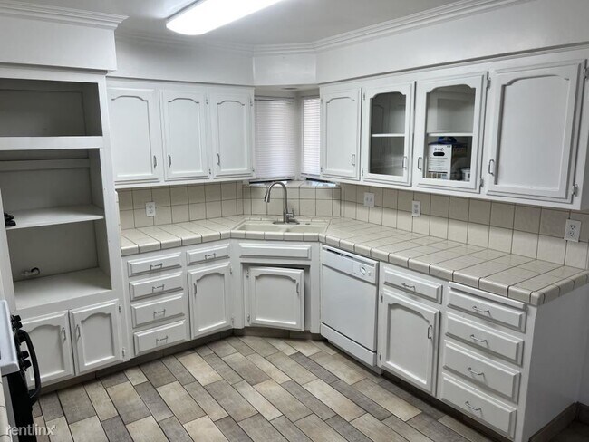 Building Photo - 3 br, 2 bath House - 2105 Vincent Avenue