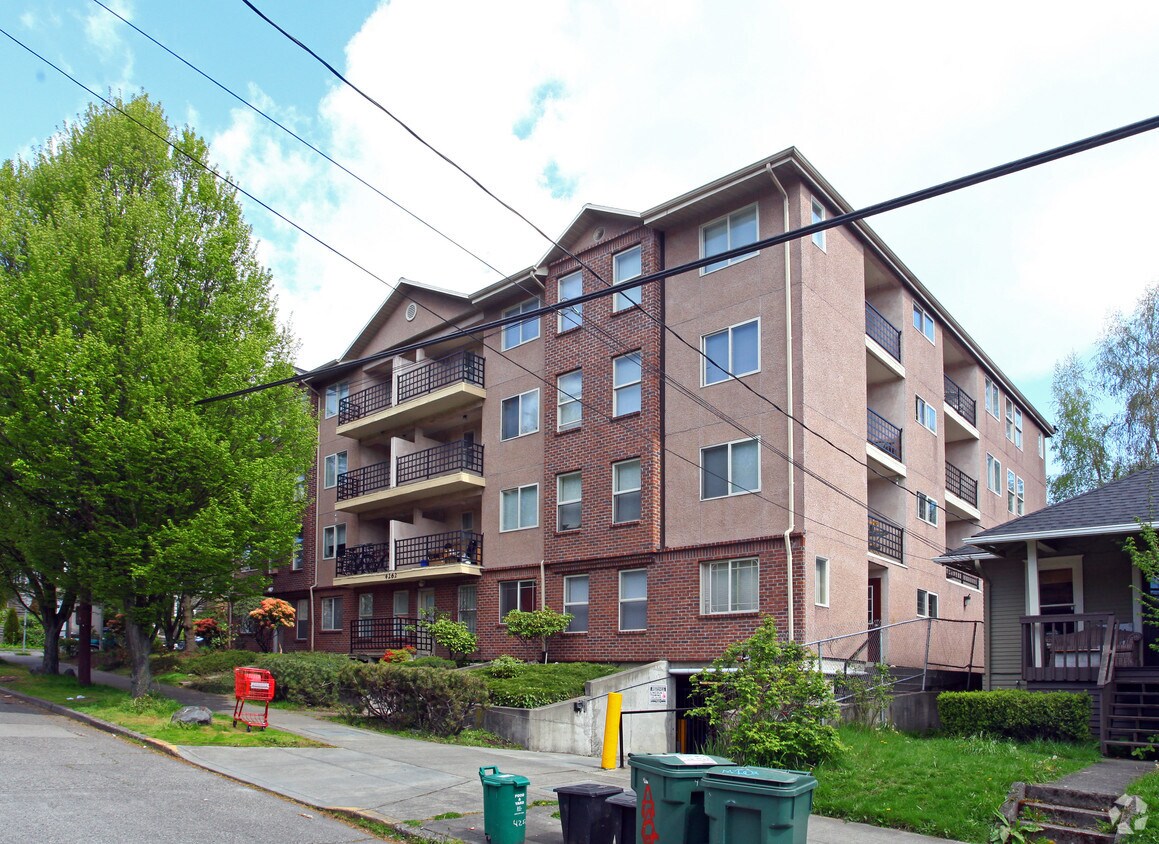 Primary Photo - Cedar Apartments