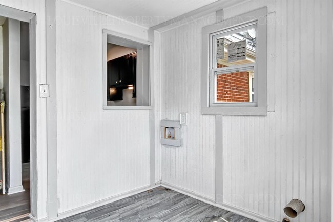 Building Photo - 1038 W Whitney Ave