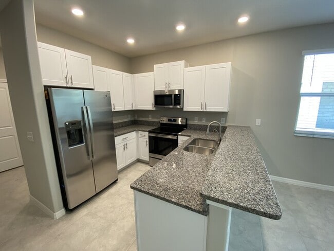 Building Photo - Coming Soon! End Unit 3/2.5 Townhome For R...