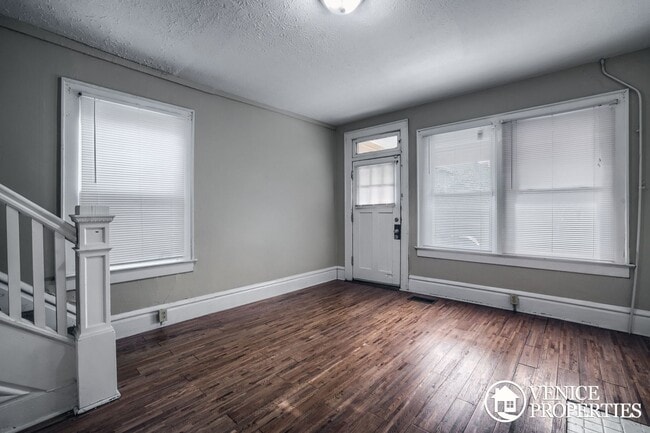 Foto del edificio - Charming 2BR on Lane and Indiana