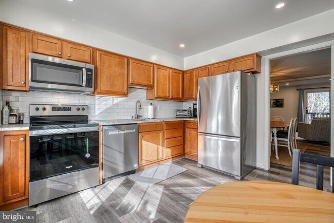 Building Photo - 28 Salthill Ct
