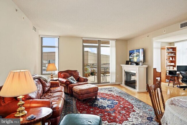 Building Photo - 3650 S Glebe Rd