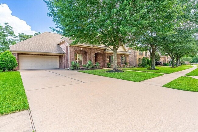 Foto del edificio - 2418 Hendricks Lakes Dr