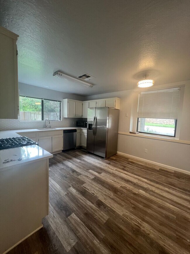 Foto del edificio - Lovely Home on Corner Lot!