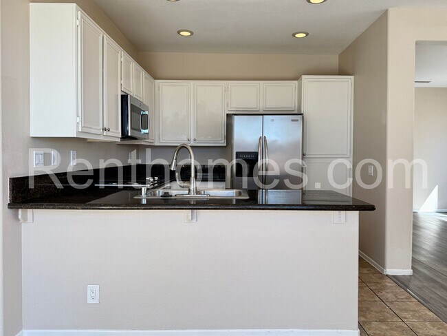 Foto del edificio - Mira Mesa, 8580-42 New Salem St, Gated Dev...