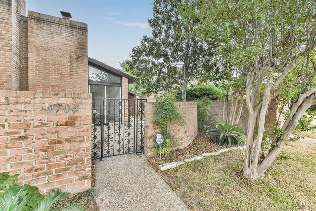 Building Photo - 4704 N Cashel Cir