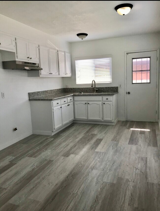 Kitchen - 1106 S McBride Ave
