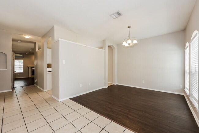 Building Photo - 2808 Earle Dr